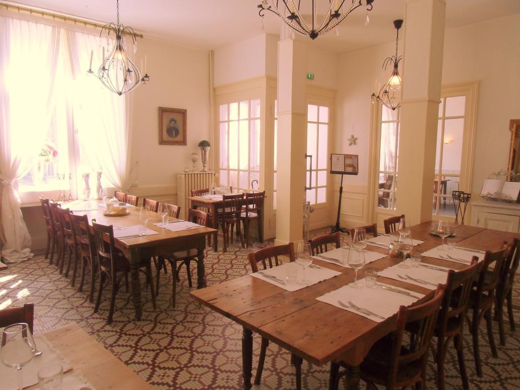 Hotel De La Providence Égliseneuve-dʼEntraigues Exteriör bild