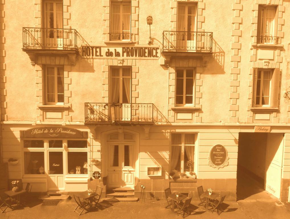 Hotel De La Providence Égliseneuve-dʼEntraigues Exteriör bild