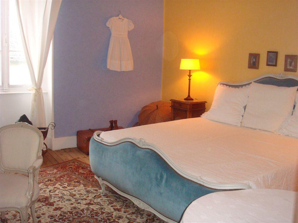 Hotel De La Providence Égliseneuve-dʼEntraigues Exteriör bild