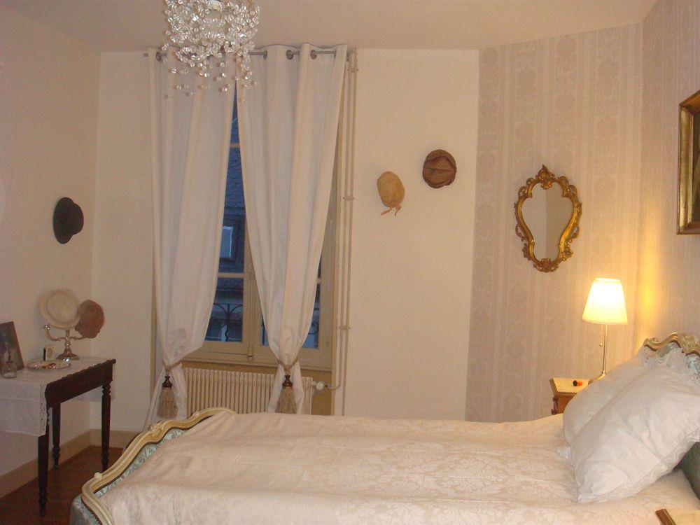 Hotel De La Providence Égliseneuve-dʼEntraigues Exteriör bild