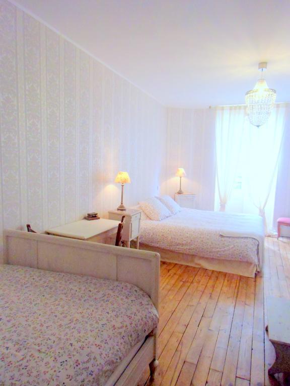 Hotel De La Providence Égliseneuve-dʼEntraigues Rum bild