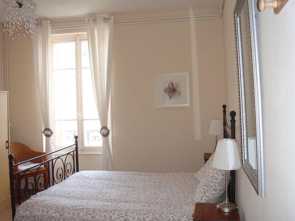 Hotel De La Providence Égliseneuve-dʼEntraigues Exteriör bild