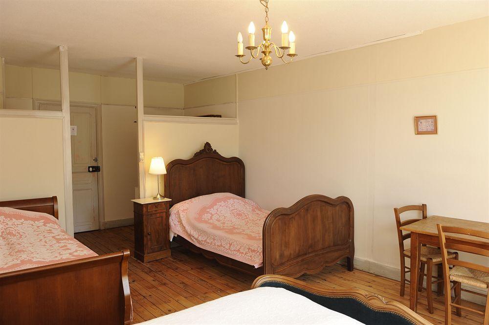 Hotel De La Providence Égliseneuve-dʼEntraigues Exteriör bild