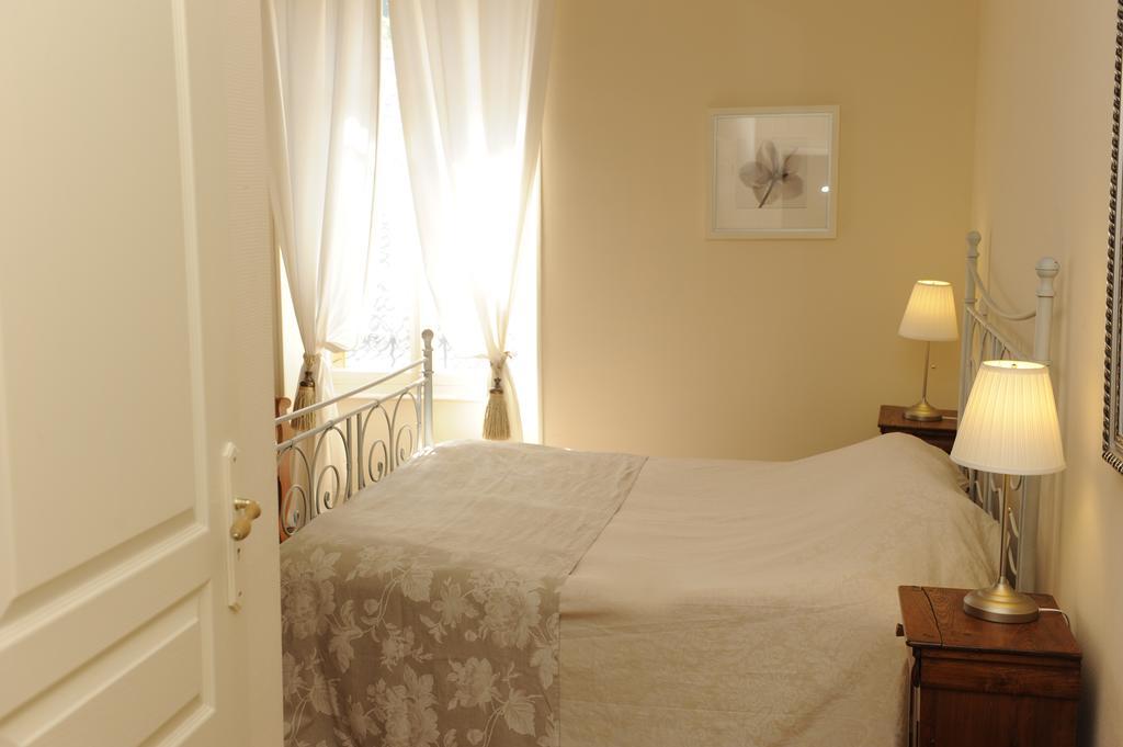 Hotel De La Providence Égliseneuve-dʼEntraigues Exteriör bild