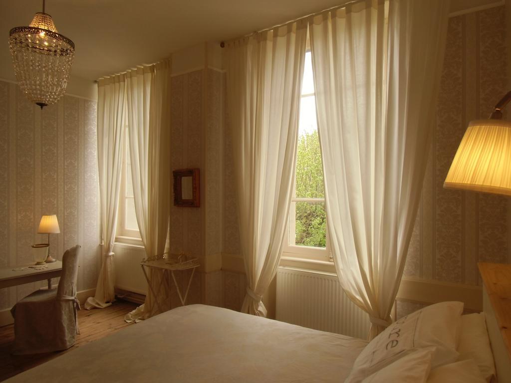 Hotel De La Providence Égliseneuve-dʼEntraigues Exteriör bild