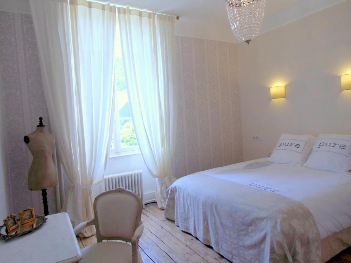 Hotel De La Providence Égliseneuve-dʼEntraigues Rum bild