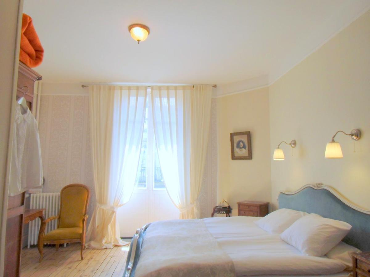 Hotel De La Providence Égliseneuve-dʼEntraigues Rum bild